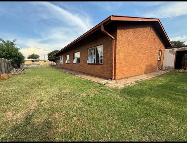 3 BEDROOM HOUSE FOR SALE IN VANDERBIJLPARK CE 3